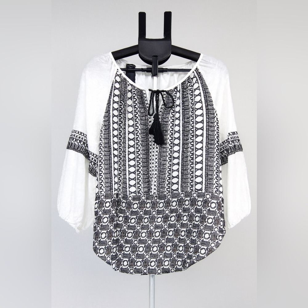 Akemi + Kin Anthropologie White Black Embroidered Peasant Blouse S